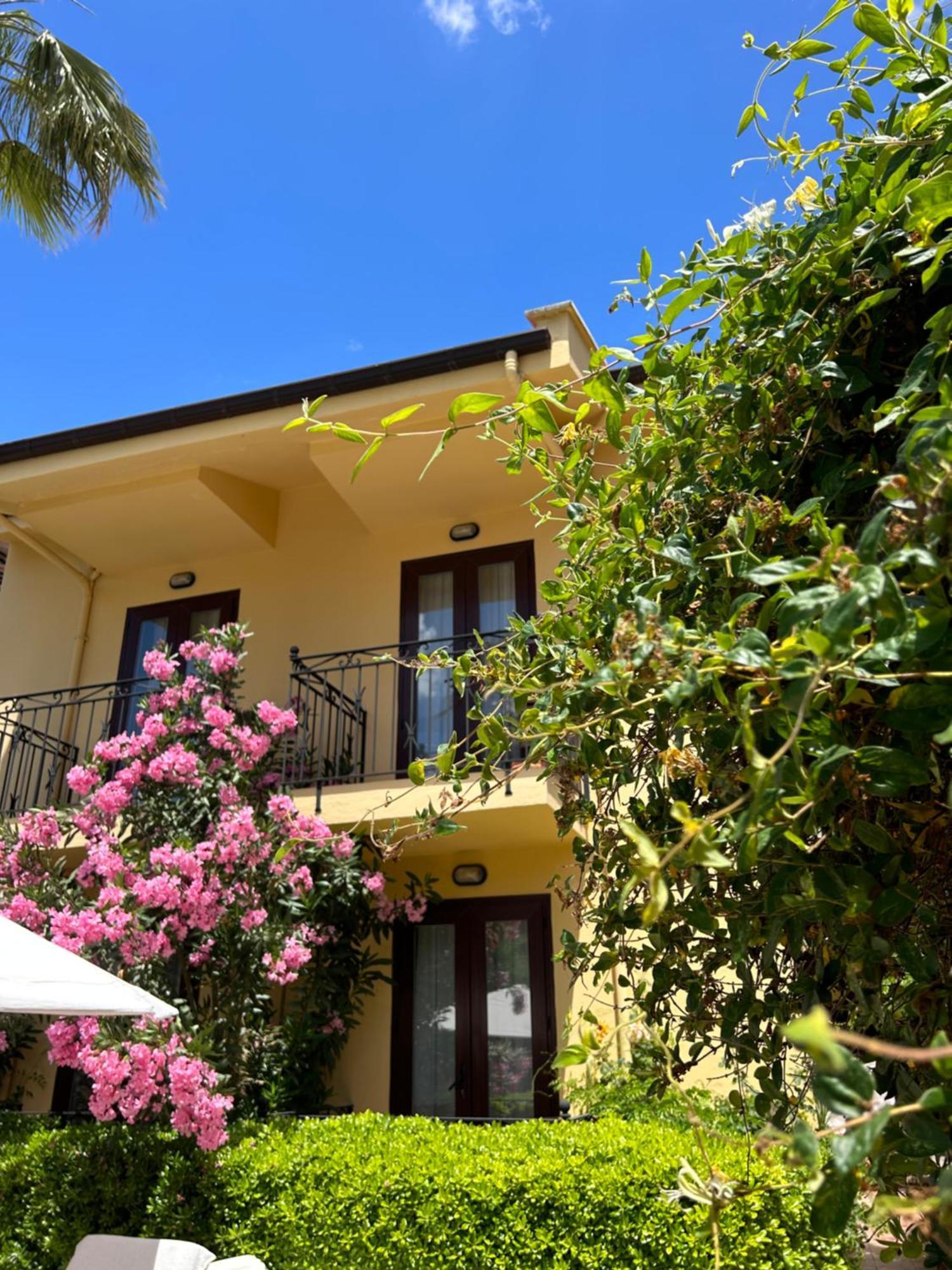 Villa Danlin Hotel Гьоджек Екстер'єр фото